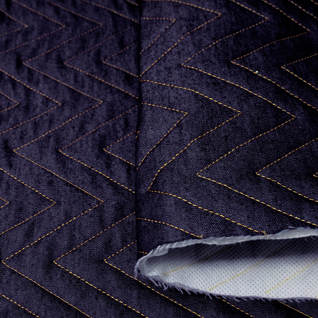 JEANS MATELASSÊ- ESTAMPA: CHEVRON